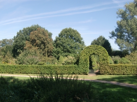 Wijchen-Hernen : Dorpsstraat, Schloss Hernen, Schlossgarten